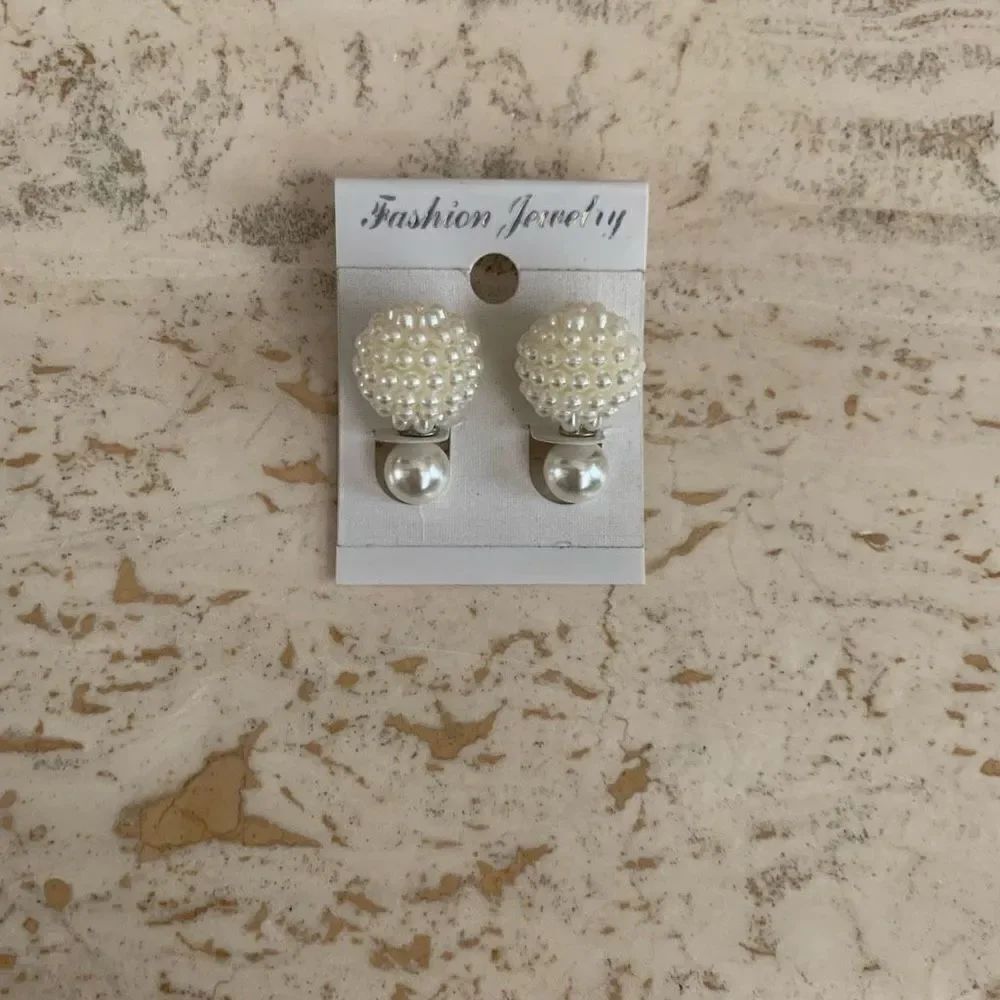 Double sided pearl earrings - Picture 3 of 6